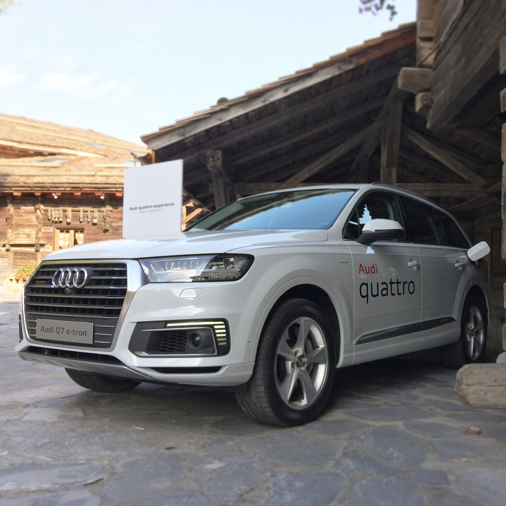 Audi Q7 e-tron en pleine recharge aux Fermes de Marie à Megève